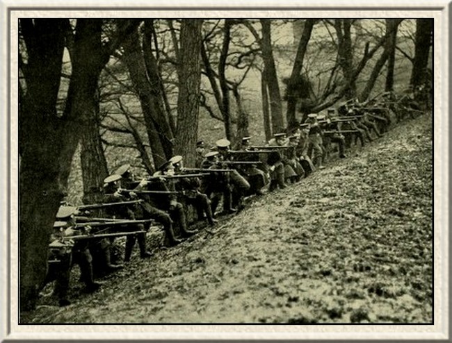 The 3rd Battalion, City of London Fusiliers, in a mimic battle.